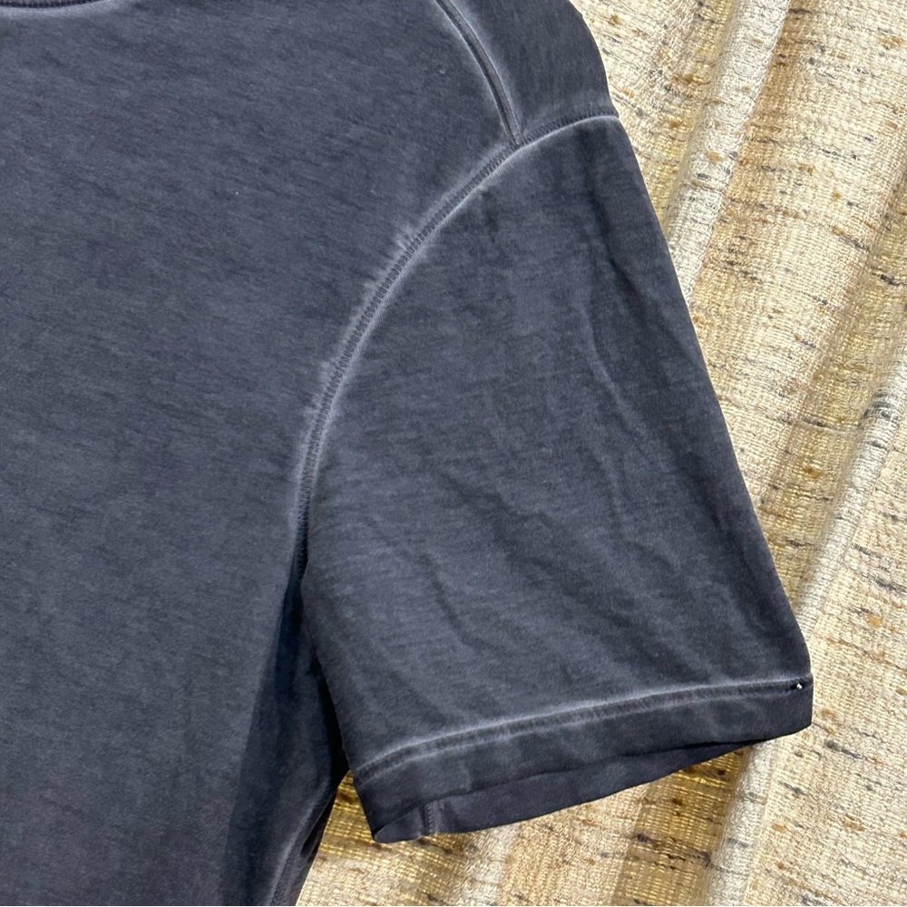 Lululemon 5 Year Basic Tee - Small - Picture 4 of 8
